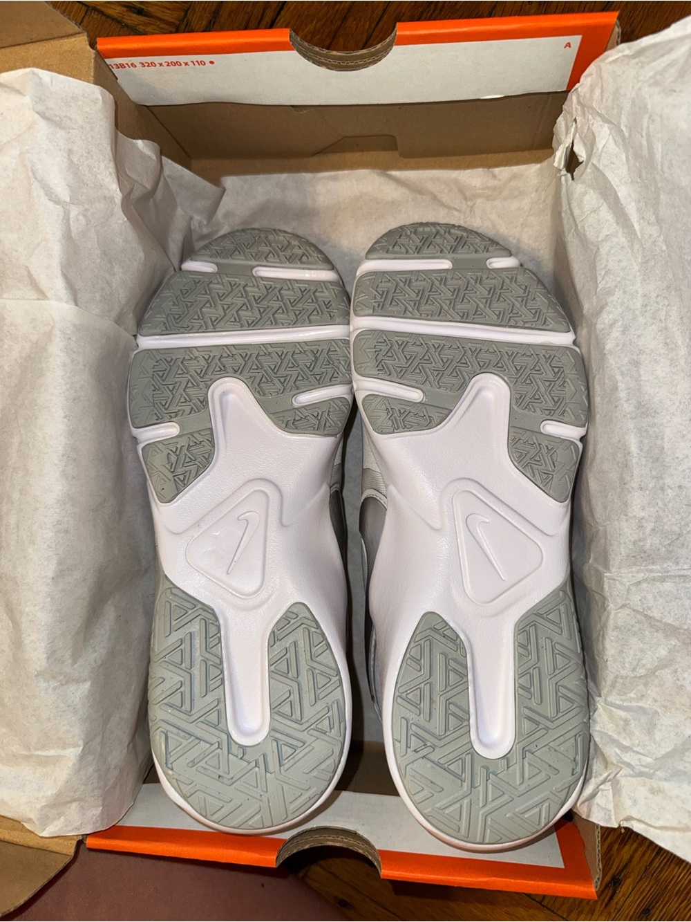 Nike Women's LEGEND ESSENTIAL 2 'PHOTON DUST METALLIC SILVER' - Picture 7 of 9